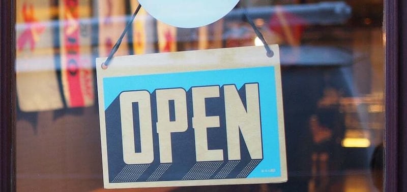 mike-petrucci-panneau-open-unsplash