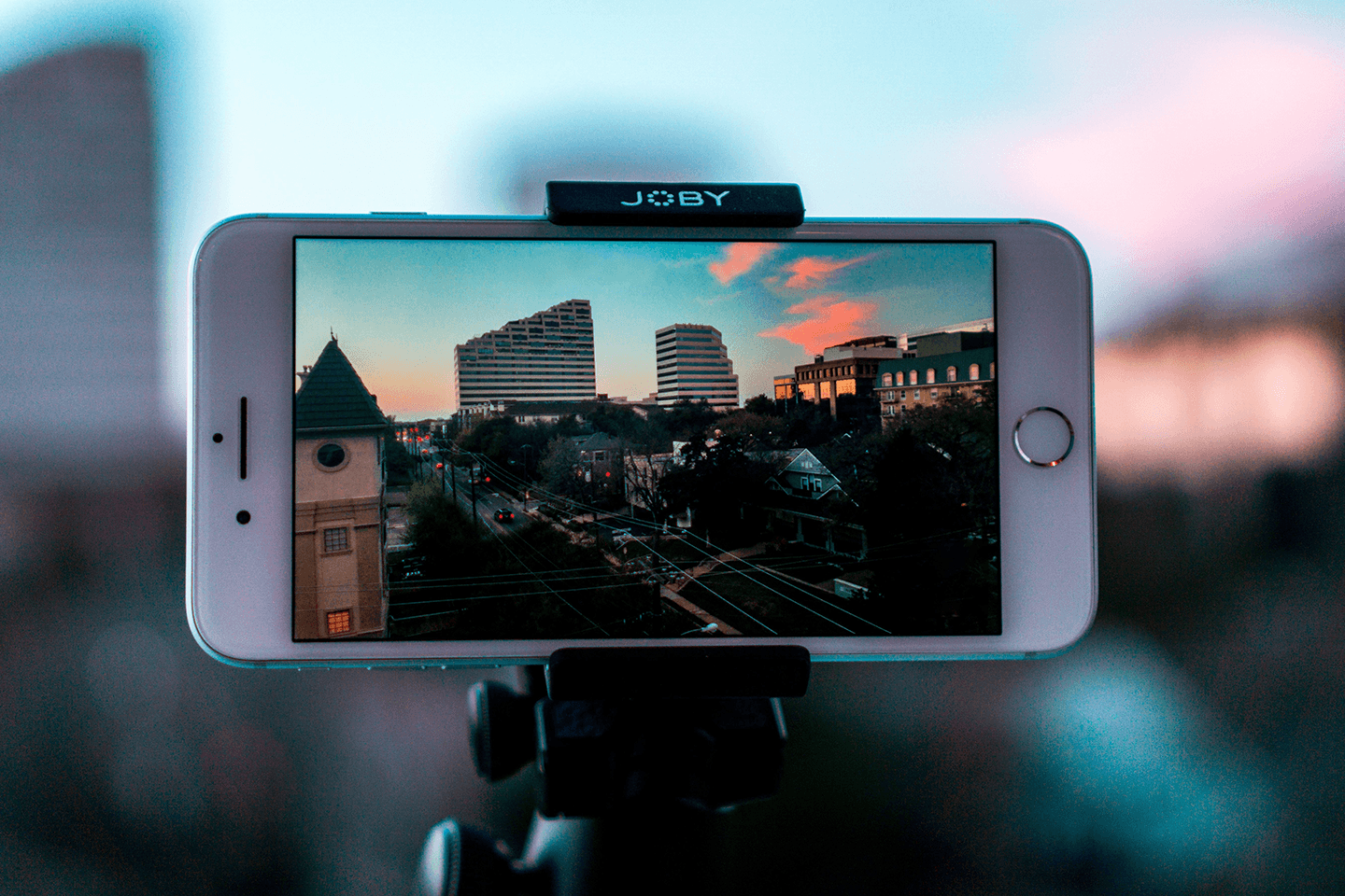 <span id="hs_cos_wrapper_name" class="hs_cos_wrapper hs_cos_wrapper_meta_field hs_cos_wrapper_type_text" style="" data-hs-cos-general-type="meta_field" data-hs-cos-type="text" >Comment réaliser facilement des vidéos immobilières grâce aux réseaux sociaux ?</span>